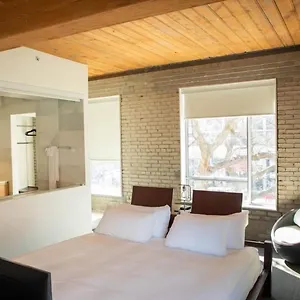 Ocho 3*, Toronto Canadá